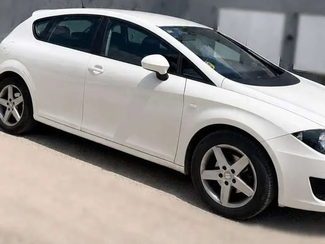 Usado Seat Leon Reference 105 CV (77 kW) 2011 Blanco Utilitario