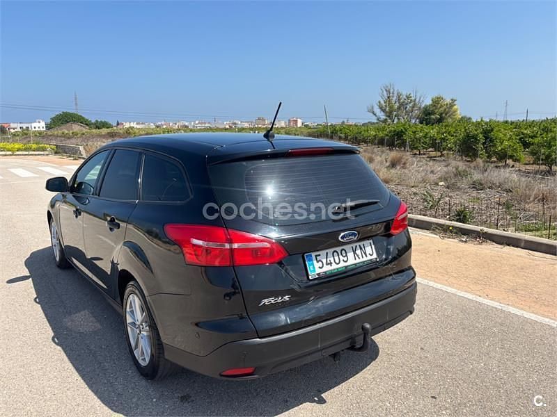 Usado Ford Focus Trend 120 CV (88 kW) 2018 Negro Familiar