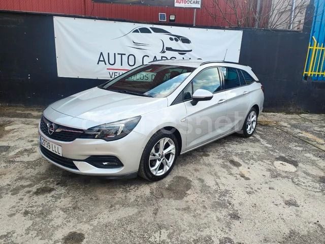 Usado Opel Astra Business Elegance 145 CV (106 kW) 2021 Gris / plata Familiar