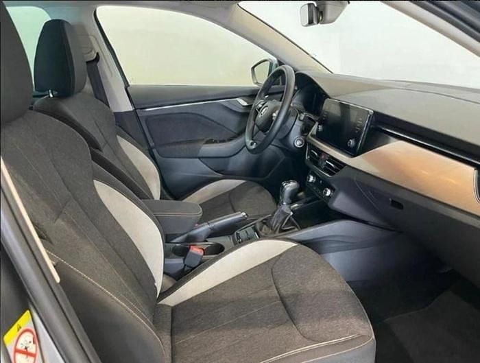 Usado Skoda Scala Selection 115 CV (84 kW) 2024 Gris Utilitario