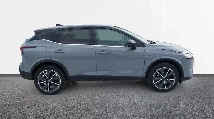 Usado Nissan Qashqai Tekna 158 CV (116 kW) 2022 Katana grey con techo midnight SUV