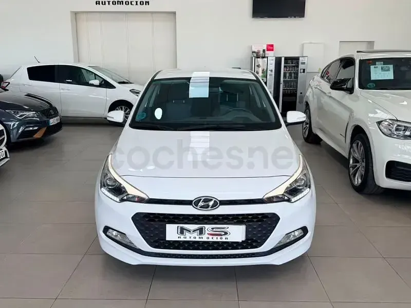 Usado Hyundai i20 84 CV (61 kW) 2017 Blanco Berlina