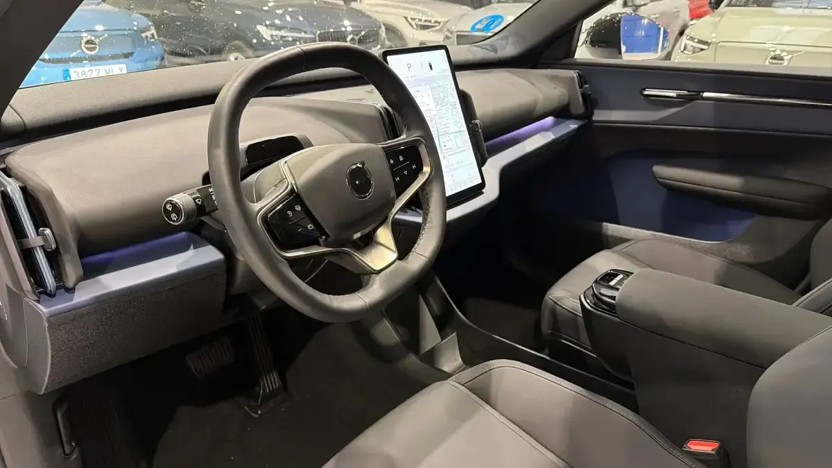 Usado Volvo EX30 Plus 200 kW (272 CV) 2024 SUV