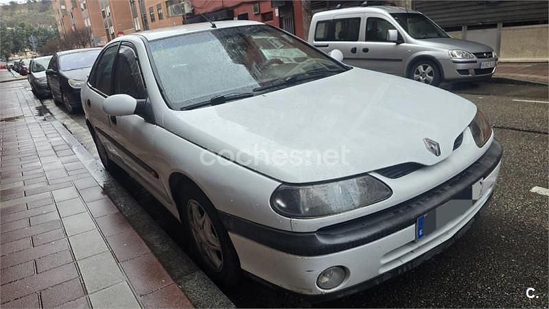 Usado Renault Laguna 110 CV (80 kW) 1999 Blanco Berlina