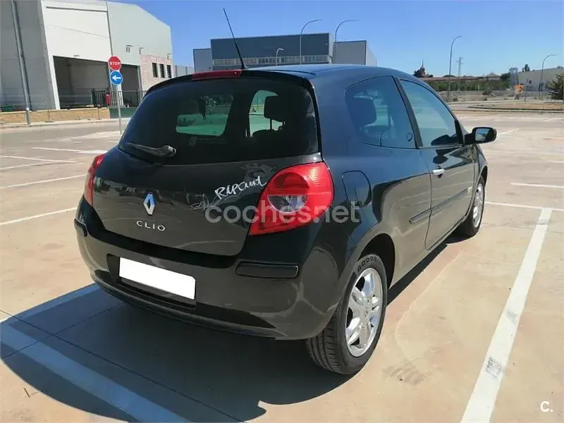 Usado Renault Clio II Rip Curl 75 CV (55 kW) 2008 Negro Berlina