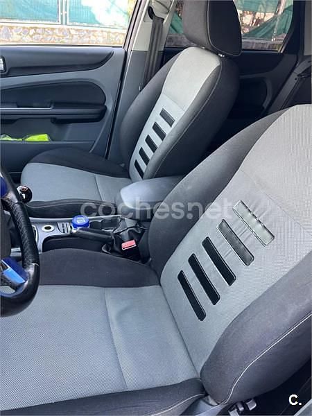 Usado Ford Focus Trend 109 CV (80 kW) 2010 Blanco Berlina