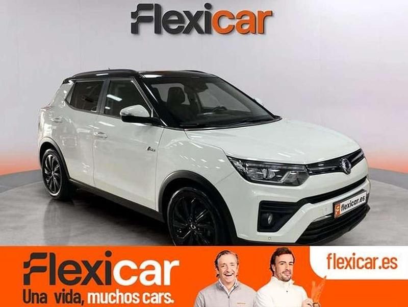 Usado Ssangyong (KGM) Tivoli Limited 163 CV (119 kW) 2020 Gris SUV