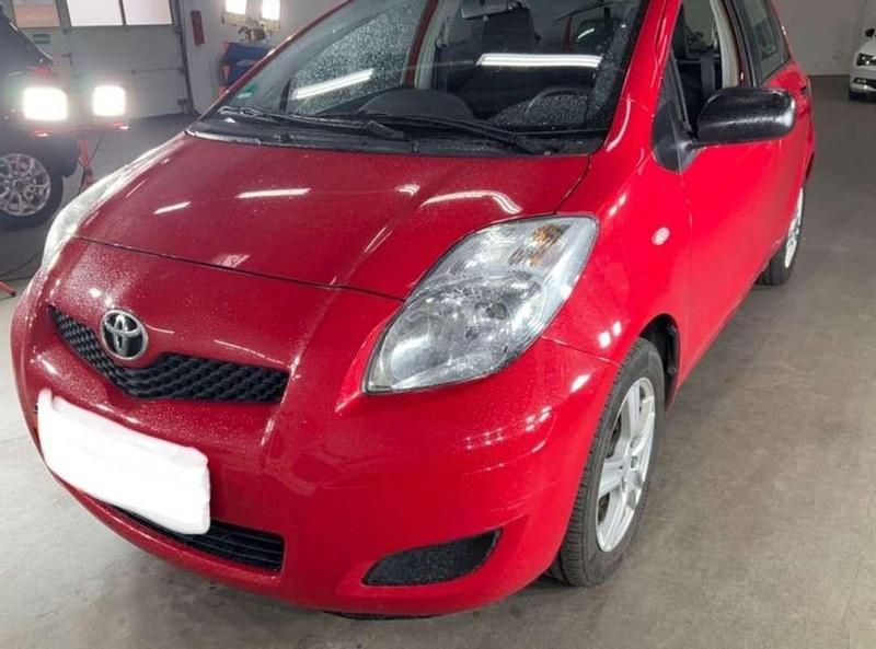 Rojo Usado 2011 Toyota Yaris Utilitario | 6995 € (Precio justo) - Imagen 1/4