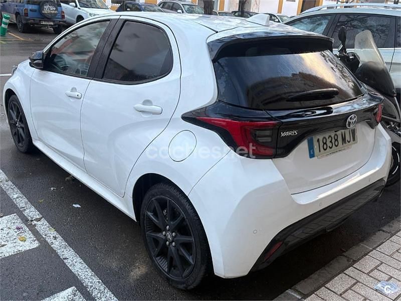 Usado Toyota Yaris Hybrid Plus 116 CV (85 kW) 2023 Blanco Berlina