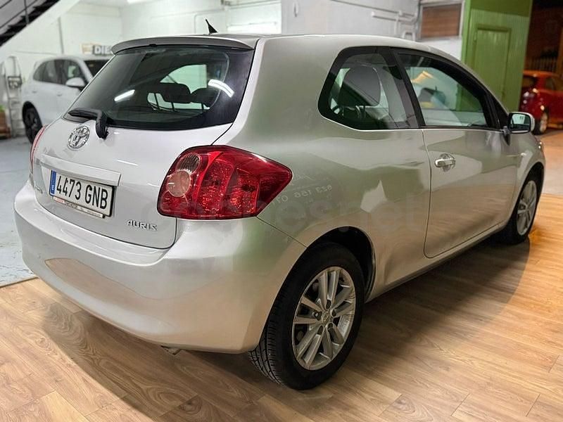 Usado Toyota Auris Luna 126 CV (92 kW) 2009 Beige Utilitario