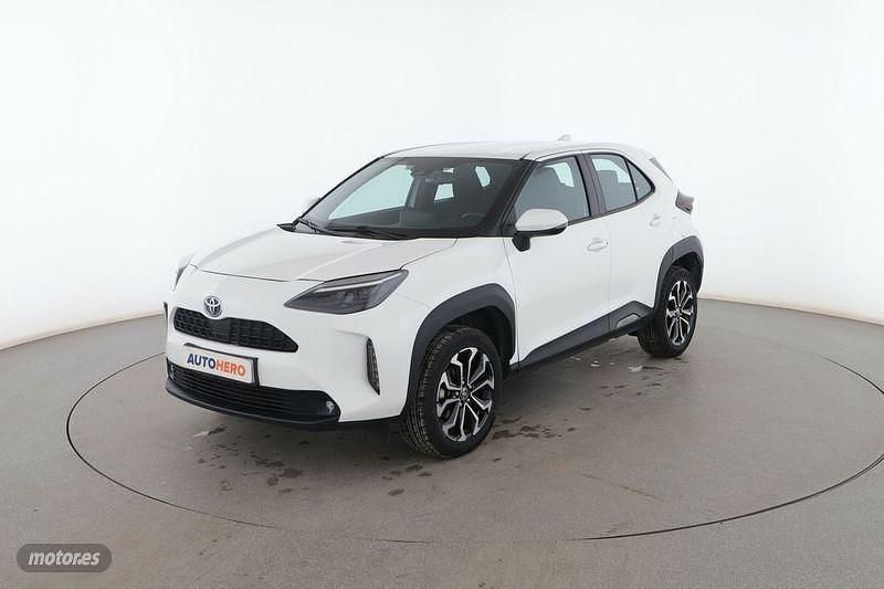 Blanco Usado 2021 Toyota Yaris Hybrid Active SUV | 24.299 € (Un poco caro) - Imagen 1/3