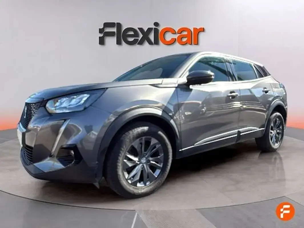 Usado Peugeot 2008 Active 110 CV (80 kW) 2021 Gris SUV