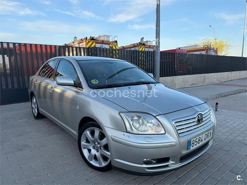 Usado Toyota Avensis Executive 147 CV (108 kW) 2005 Gris / plata Berlina