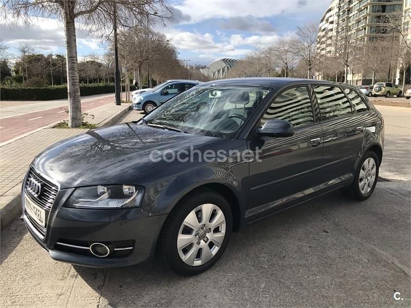 Gris / plata Usado 2010 Audi A3 Sportback Ambition Berlina | 7500 € (Precio justo) - Imagen 1/4