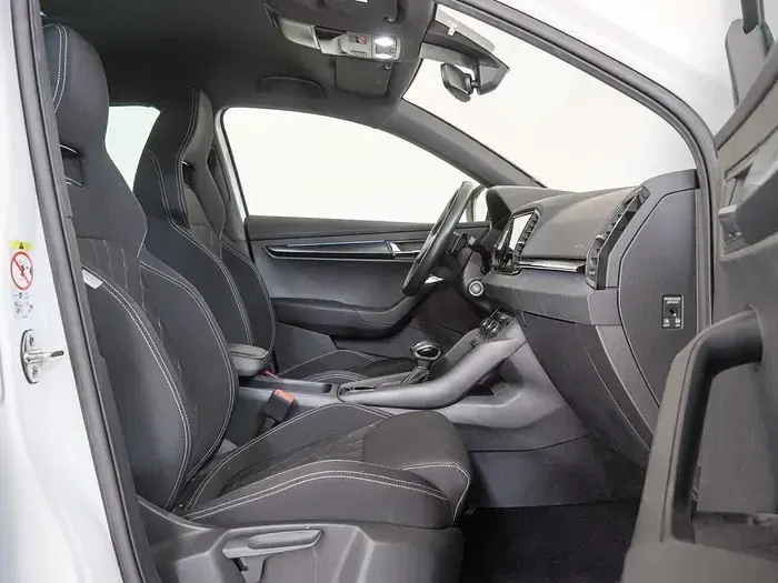 Usado Skoda Karoq SportLine 150 CV (110 kW) 2022 Blanco SUV