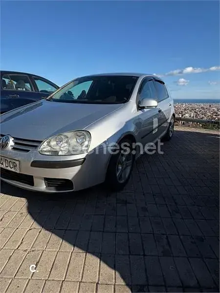Usado VW Golf IV Trendline 105 CV (77 kW) 2004 Gris / plata Berlina