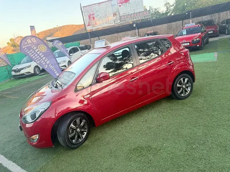 Usado Hyundai ix20 90 CV (66 kW) 2018 Granate Utilitario