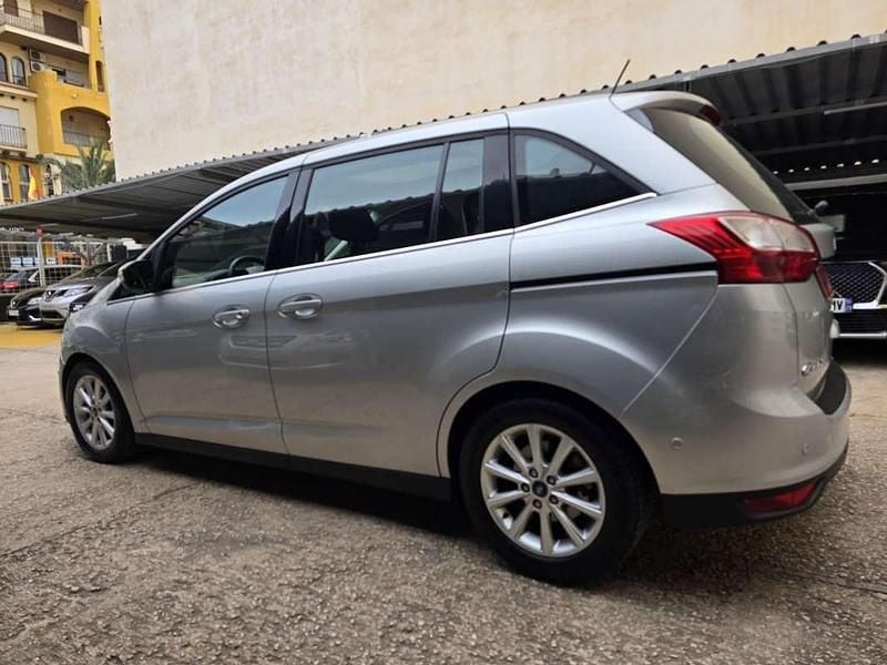 Usado Ford Grand C-Max Trend+ 120 CV (88 kW) 2018 Gris Monovolumen
