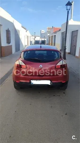 Usado Renault Mégane III Business 95 CV (69 kW) 2015 Rojo Berlina