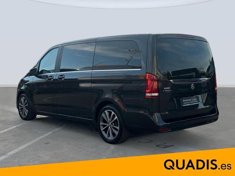 Usado Mercedes V300 Avantgarde 239 CV (175 kW) 2024 Gris Monovolumen