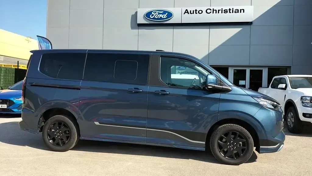 Nuevo Ford Tourneo Custom Sport 232 CV (170 kW) 2026 Ázul chrome (metalizado) Van