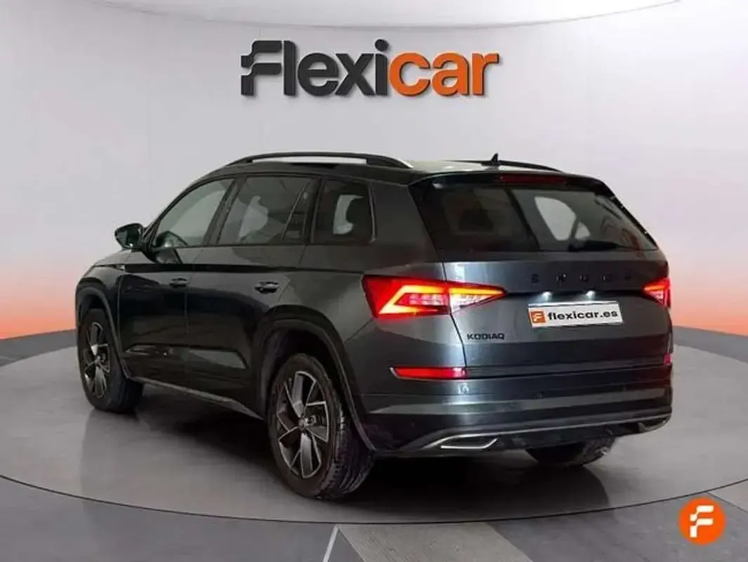 Usado Skoda Kodiaq SportLine 150 CV (110 kW) 2021 Gris SUV