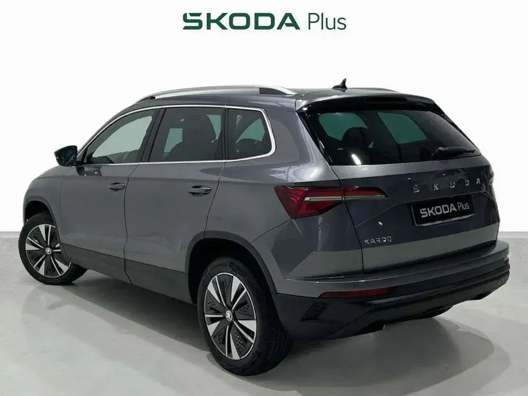 Usado Skoda Karoq Ambition 150 CV (110 kW) 2022 Gris SUV