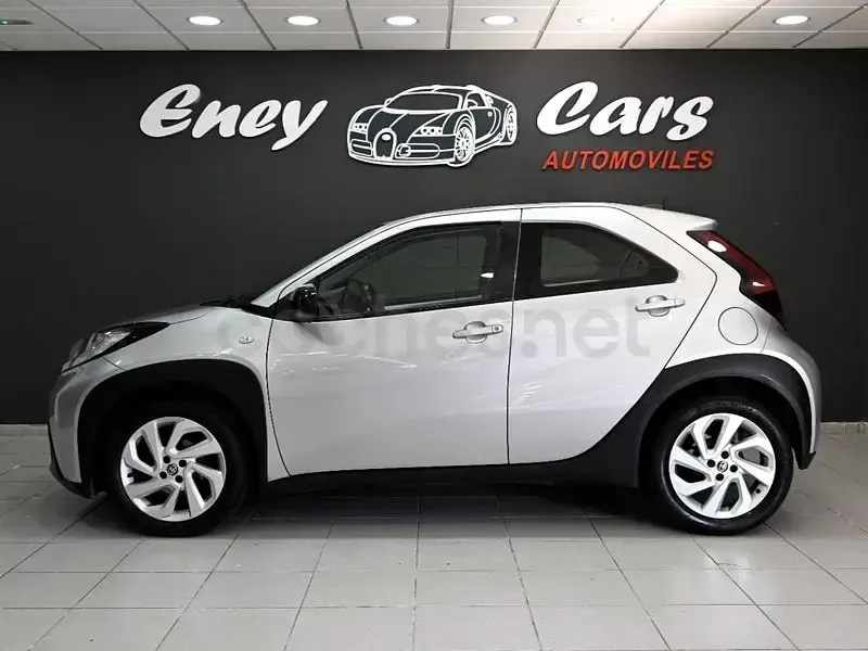 Usado Toyota Aygo X 72 CV (52 kW) 2024 Gris / plata SUV