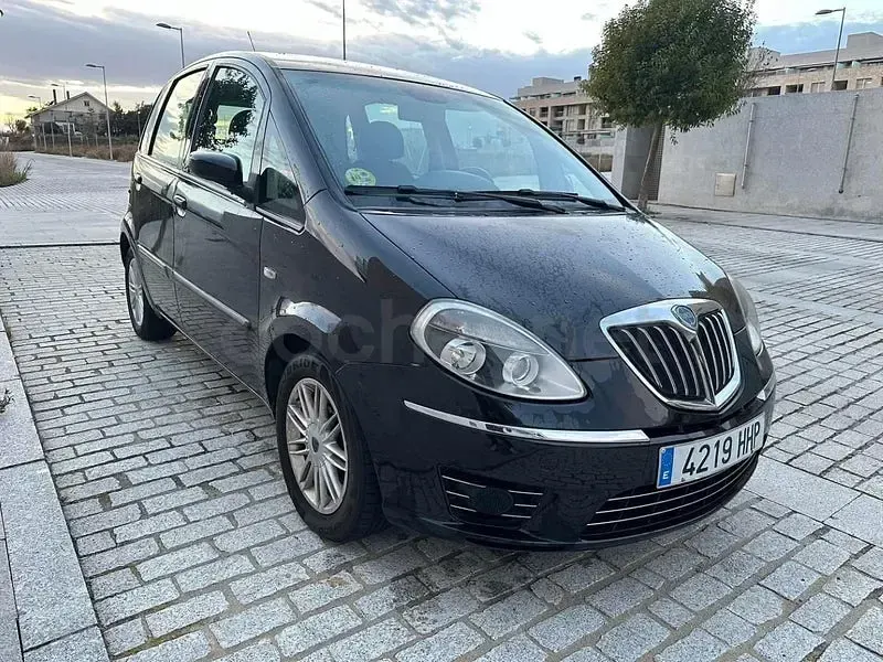 Usado Lancia Musa Gold 95 CV (69 kW) 2011 Negro Monovolumen