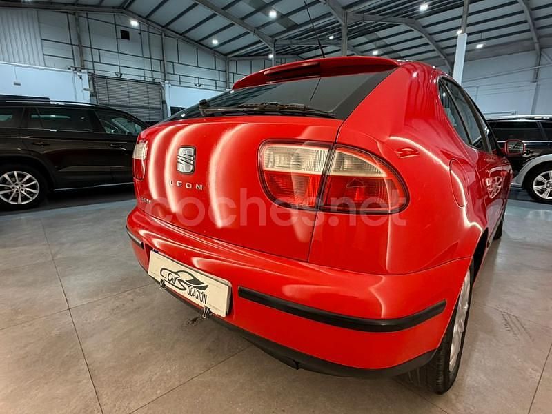 Usado Seat Leon Sport 105 CV (77 kW) 2002 Rojo Berlina