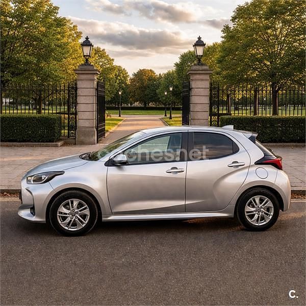 Usado Toyota Yaris 125 CV (91 kW) 2021 Gris / plata Utilitario