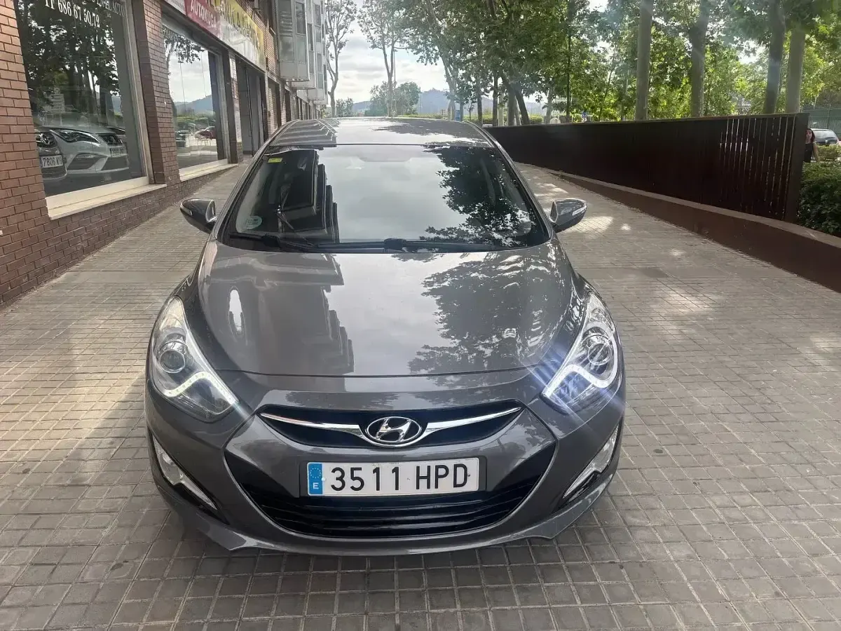Usado Hyundai i40 135 CV (99 kW) 2013 Gris Berlina