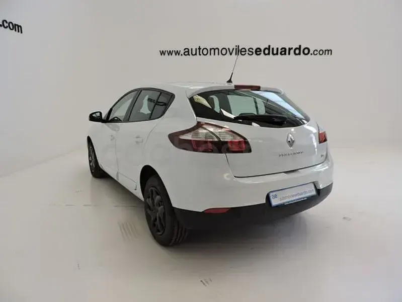 Usado Renault Mégane Intens 115 CV (84 kW) 2015 Blanco Berlina