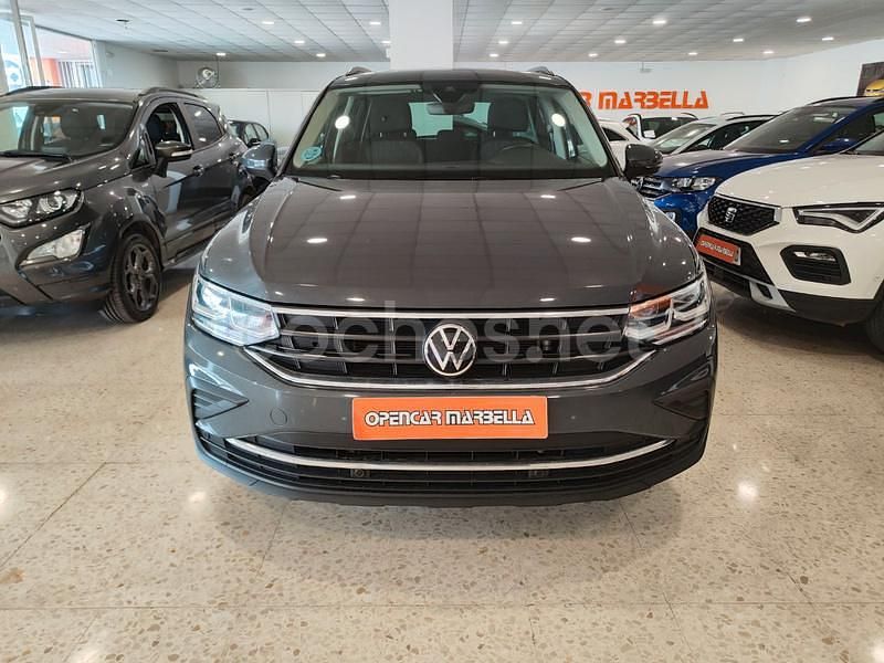 Usado VW Tiguan Life 150 CV (110 kW) 2023 Gris / plata SUV