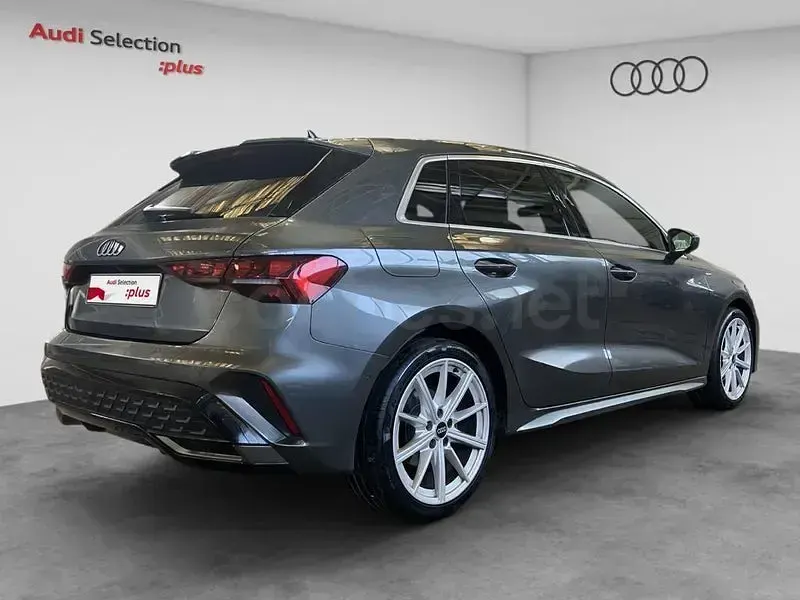 Usado Audi A3 S-Line 150 CV (110 kW) 2025 Gris / plata Berlina