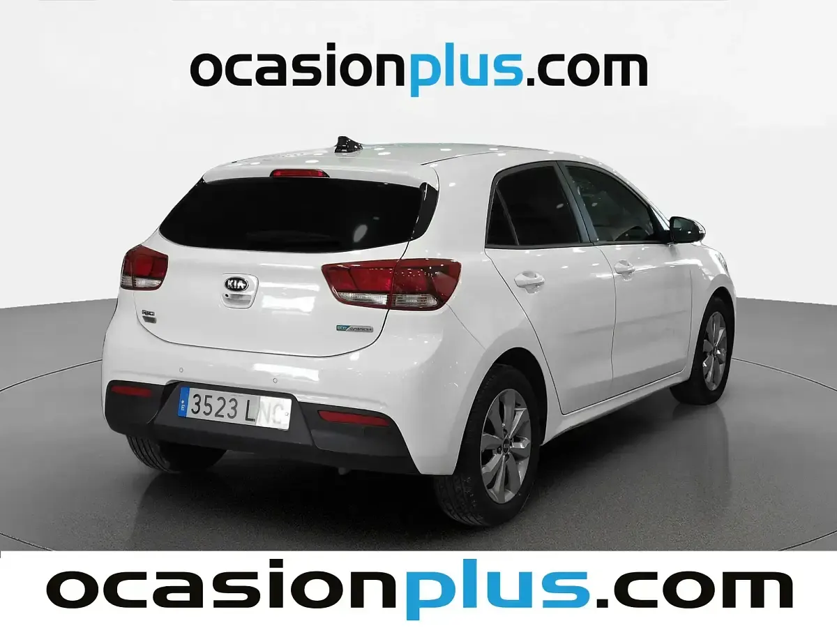 Usado Kia Rio 100 CV (73 kW) 2021 Blanco Berlina