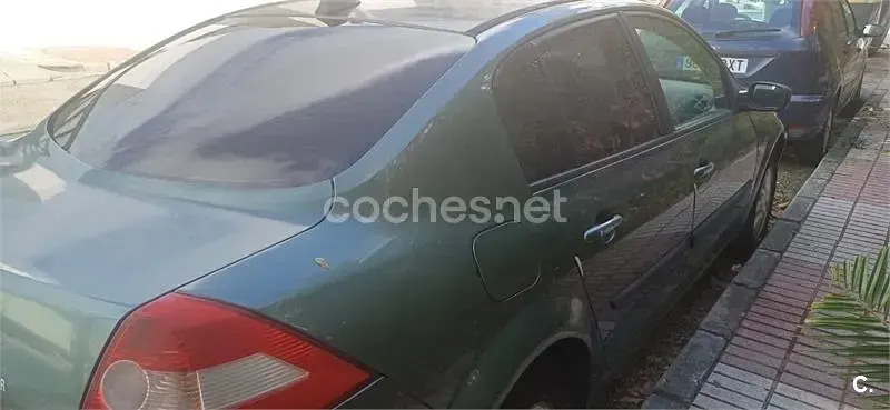 Usado Renault Mégane Dynamique 100 CV (73 kW) 2004 Verde Berlina