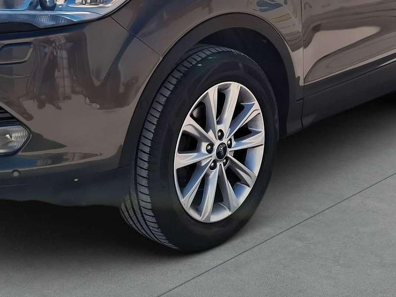 Usado Ford Kuga Business Edition 150 CV (110 kW) 2016 Gris / plata SUV