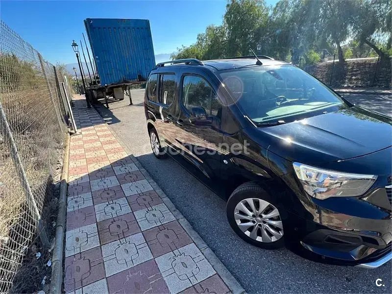 Usado Opel Combo Life Elegance 131 CV (96 kW) 2023 Negro Monovolumen
