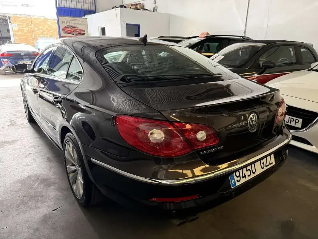Usado VW Passat Advance 140 CV (102 kW) 2010 Marrón Coupe