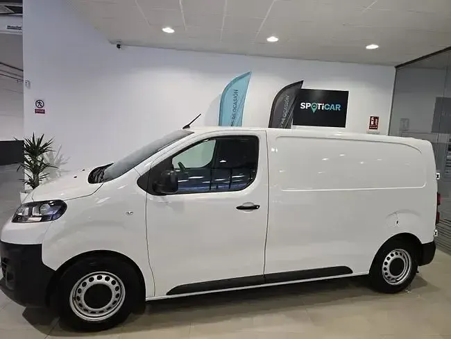 Usado Citroën Jumpy Comfort 120 CV (88 kW) 2023 Blanco Monovolumen