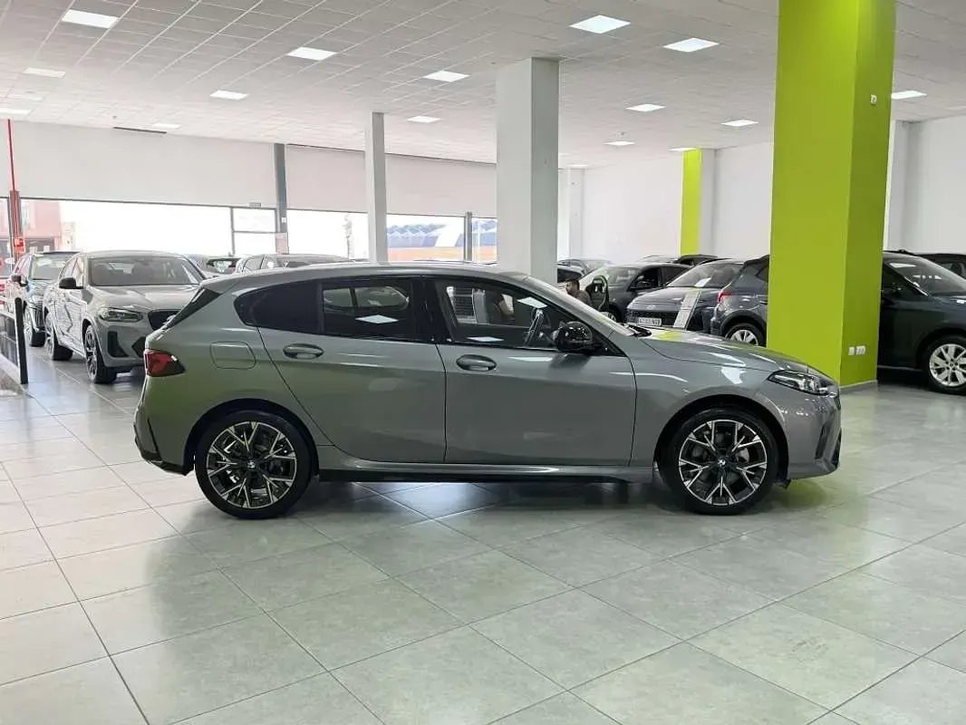 Usado BMW 116 M Sport 122 CV (89 kW) 2025 Gris Utilitario