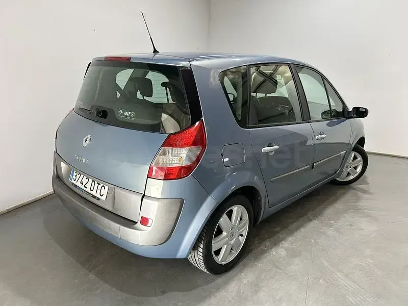 Usado Renault Scénic II Dynamique 105 CV (77 kW) 2005 Blanco Monovolumen