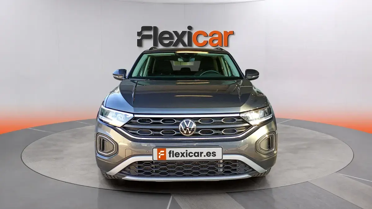 Usado VW T-Roc Life 150 CV (110 kW) 2023 Gris SUV