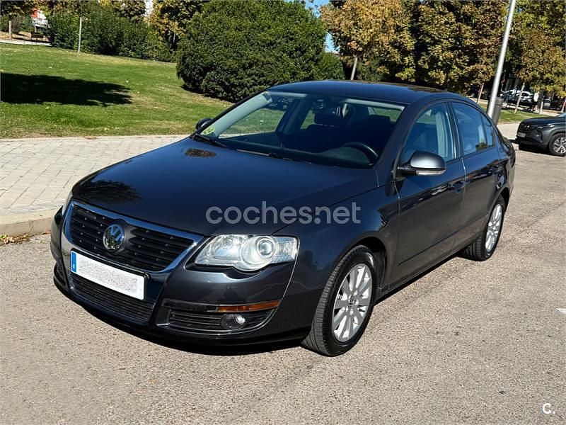 Gris / plata Usado 2010 VW Passat Edition Berlina | 5500 € (Buen precio) - Imagen 1/4