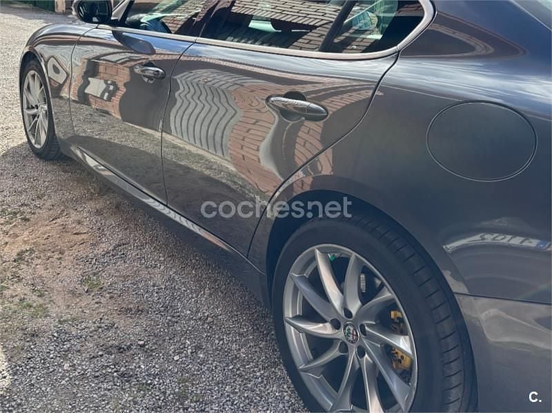 Usado Alfa Romeo Giulia Super 150 CV (110 kW) 2018 Gris / plata Berlina