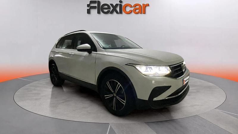 Usado VW Tiguan Life 150 CV (110 kW) 2021 Blanco SUV