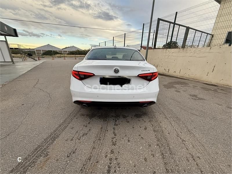 Usado Alfa Romeo Giulia Super 180 CV (132 kW) 2018 Blanco Berlina