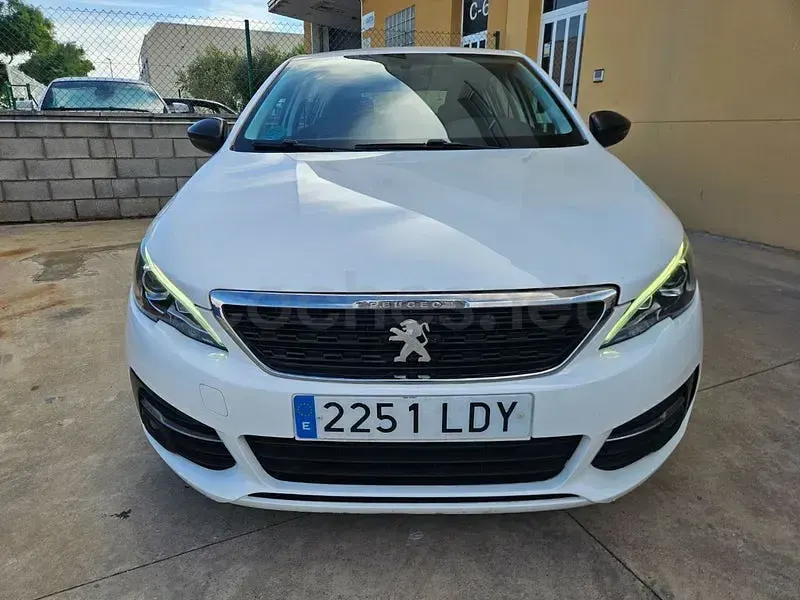 Usado Peugeot 308 Access 100 CV (73 kW) 2020 Blanco Berlina