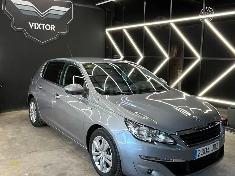 Usado Peugeot 308 Access 110 CV (80 kW) 2015 Gris / plata Berlina